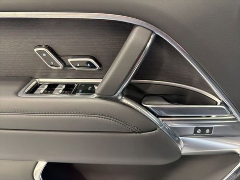 Used 2024 Land Rover Range Rover SE image 12