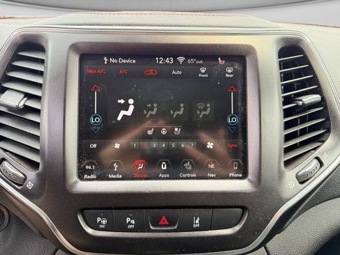 Used 2019 Jeep Cherokee Trailhawk AWD/4WD image 28