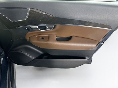 Used 2018 Volvo XC90 T6 Momentum image 32