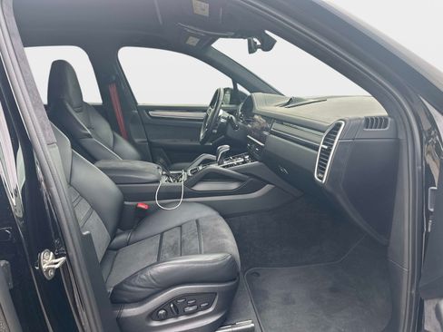 Used 2022 Porsche Cayenne GTS AWD/4WD image 7