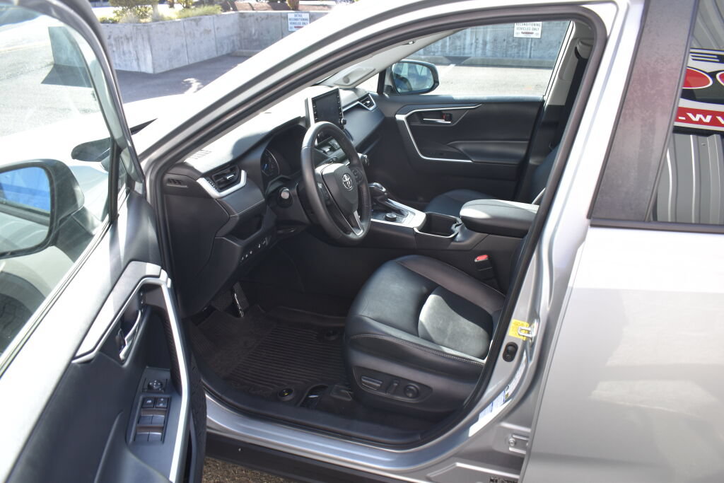 Certified 2022 Toyota RAV4 XLE Premium AWD/4WD image 18