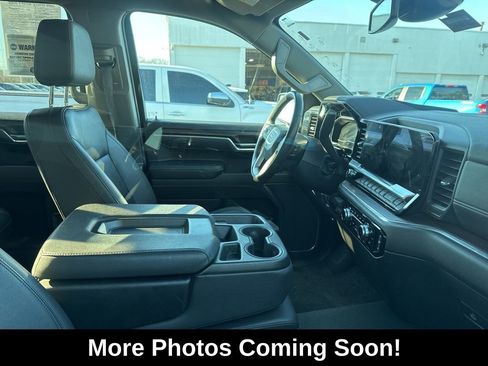 Used 2025 GMC Sierra 1500 SLT image 2