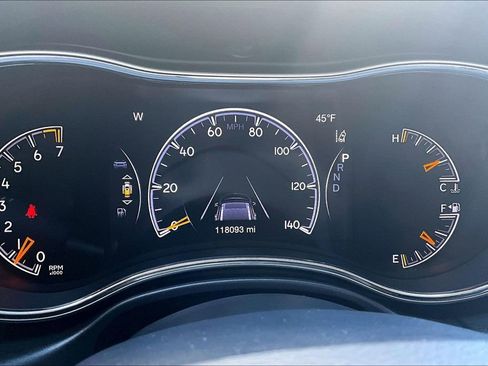 Used 2021 Jeep Grand Cherokee Limited w/ Luxury Group II image 2