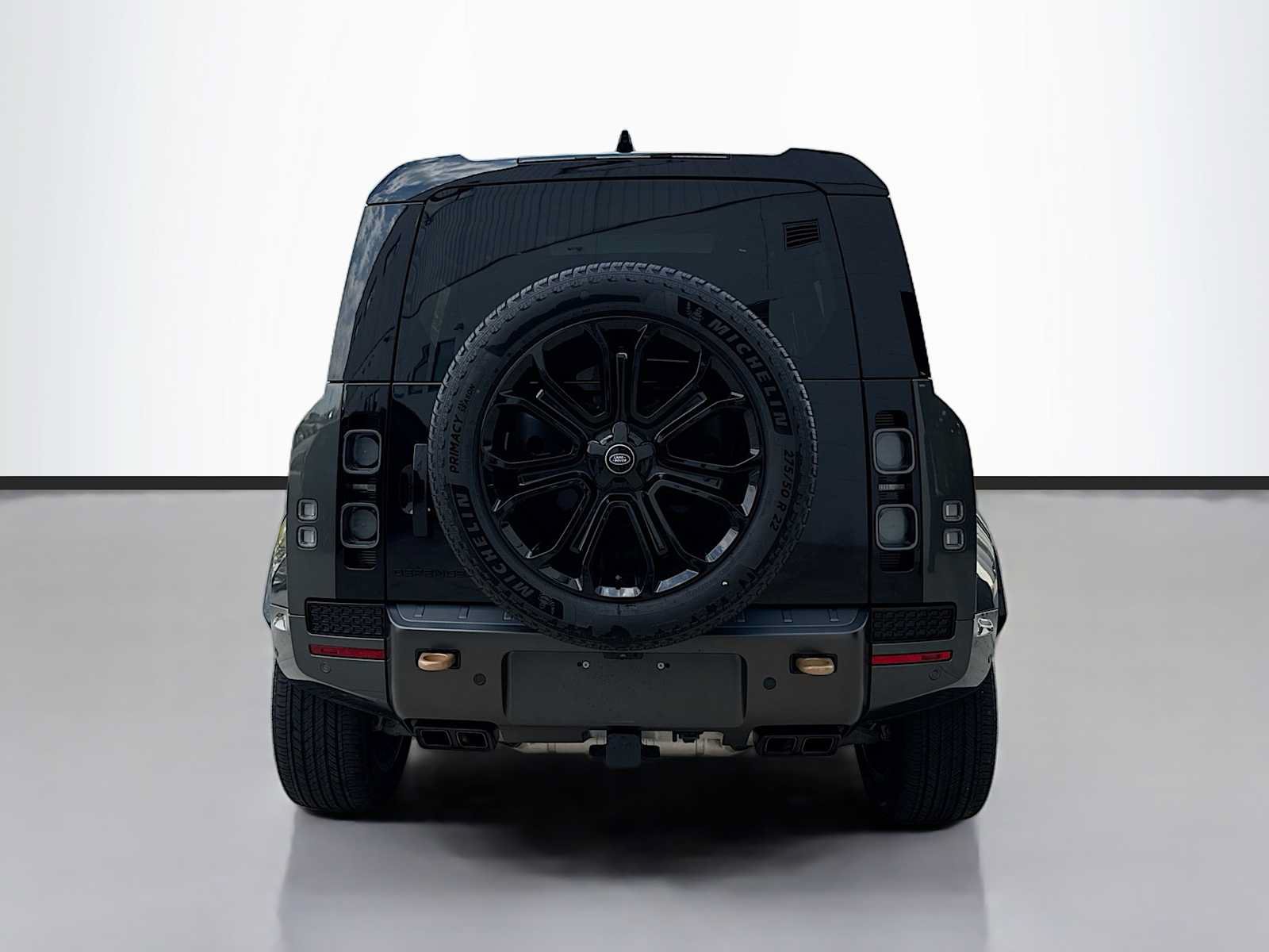 Used 2025 Land Rover Defender 110 AWD/4WD image 4