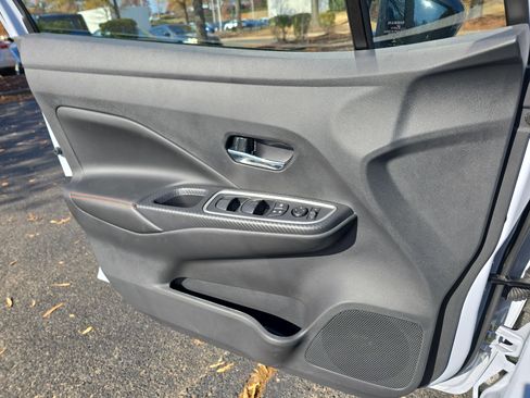 New 2025 Nissan Versa SR w/ Trunk Package image 23