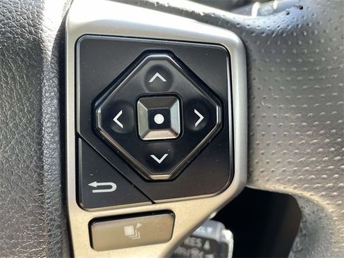 Used 2022 Toyota 4Runner SR5 image 29