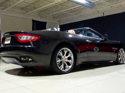 Used 2015 Maserati GranTurismo Convertible RWD image 25