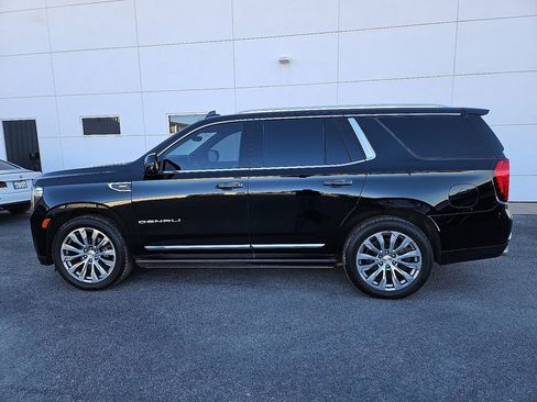 Used 2021 GMC Yukon Denali w/ Denali Ultimate Package image 3