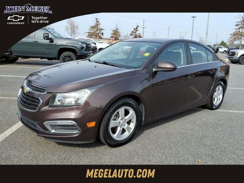 Used 2015 Chevrolet Cruze LT w/ Technology Package FWD image 1