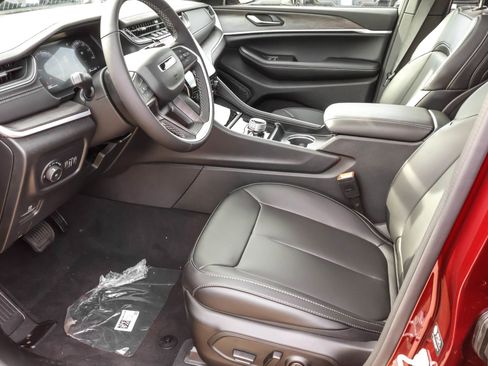 New 2025 Jeep Grand Cherokee Limited w/ Black Appearance Package image 5