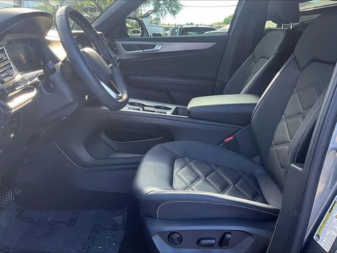 Used 2024 Volkswagen Atlas Cross Sport SE image 9