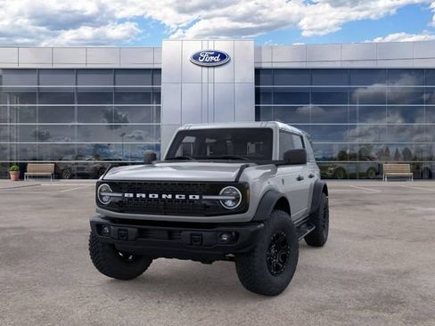 New 2026 Ford Bronco Badlands w/ Sasquatch Package AWD/4WD image 2