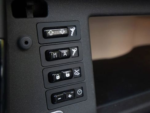 Used 2016 Rolls-Royce Phantom Drophead Coupe image 53