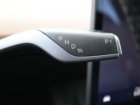 Used 2022 Tesla Model Y Long Range AWD/4WD image 19