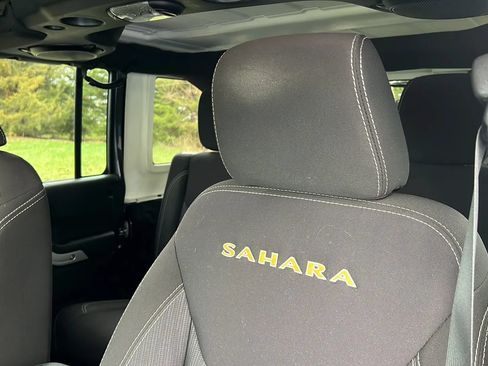 Used 2014 Jeep Wrangler Unlimited Sahara w/ Connectivity Group AWD/4WD image 11