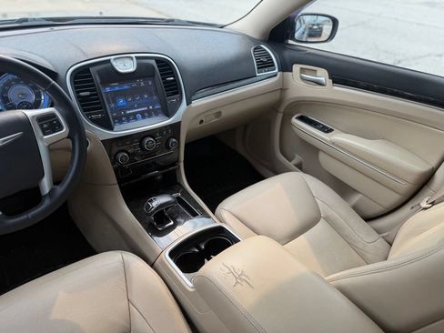 Used 2013 Chrysler 300 w/ Driver Convenience Group RWD image 16