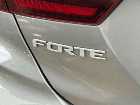 Used 2022 Kia Forte GT-Line w/ GT-Line Premium Package FWD image 8