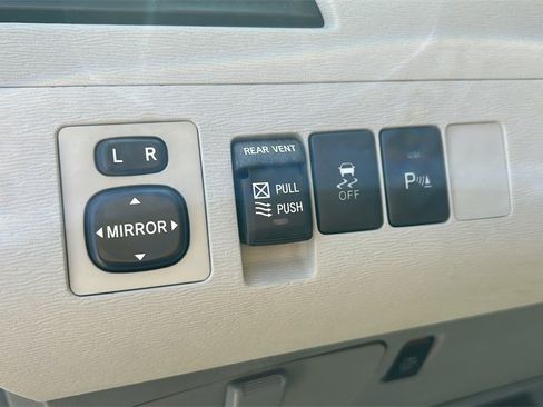 Used 2012 Toyota Sienna XLE w/ Entertainment Pkg image 25