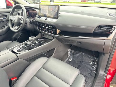 Used 2025 Nissan Rogue SL w/ Tech Package AWD/4WD image 43
