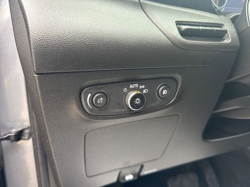 Used 2020 Buick Encore GX Essence w/ Advanced Technology Package image 18