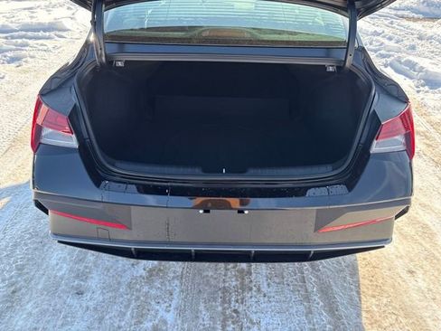 Used 2025 Hyundai Elantra SEL image 23