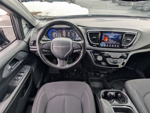 Used 2019 Chrysler Pacifica Touring Plus w/ Advanced Safetytec Group image 17