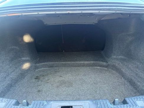 Used 2016 Ford Taurus SE image 7