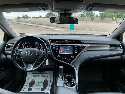 Used 2018 Toyota Camry SE FWD image 39