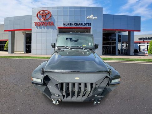 Used 2021 Jeep Gladiator Overland image 3