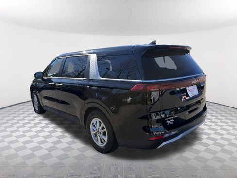 Used 2024 Kia Carnival LX image 13