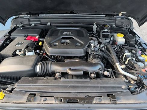 Used 2018 Jeep Wrangler Unlimited Sahara w/ LED Lighting Group AWD/4WD image 24