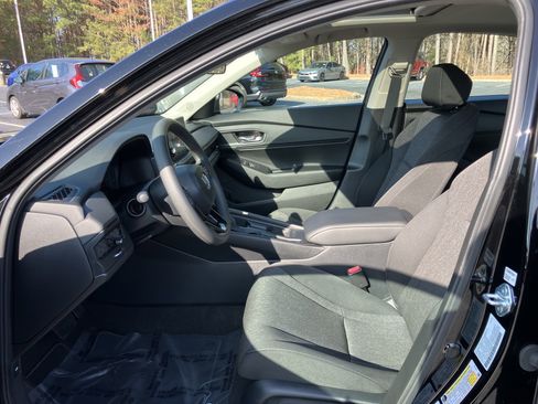 Used 2025 Honda Accord SE image 16