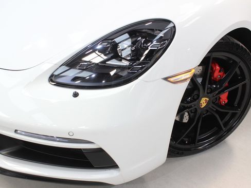 Used 2018 Porsche 718 Cayman GTS image 8