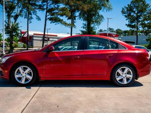 Used 2014 Chevrolet Cruze Diesel w/ Enhanced Safety Package FWD image 2