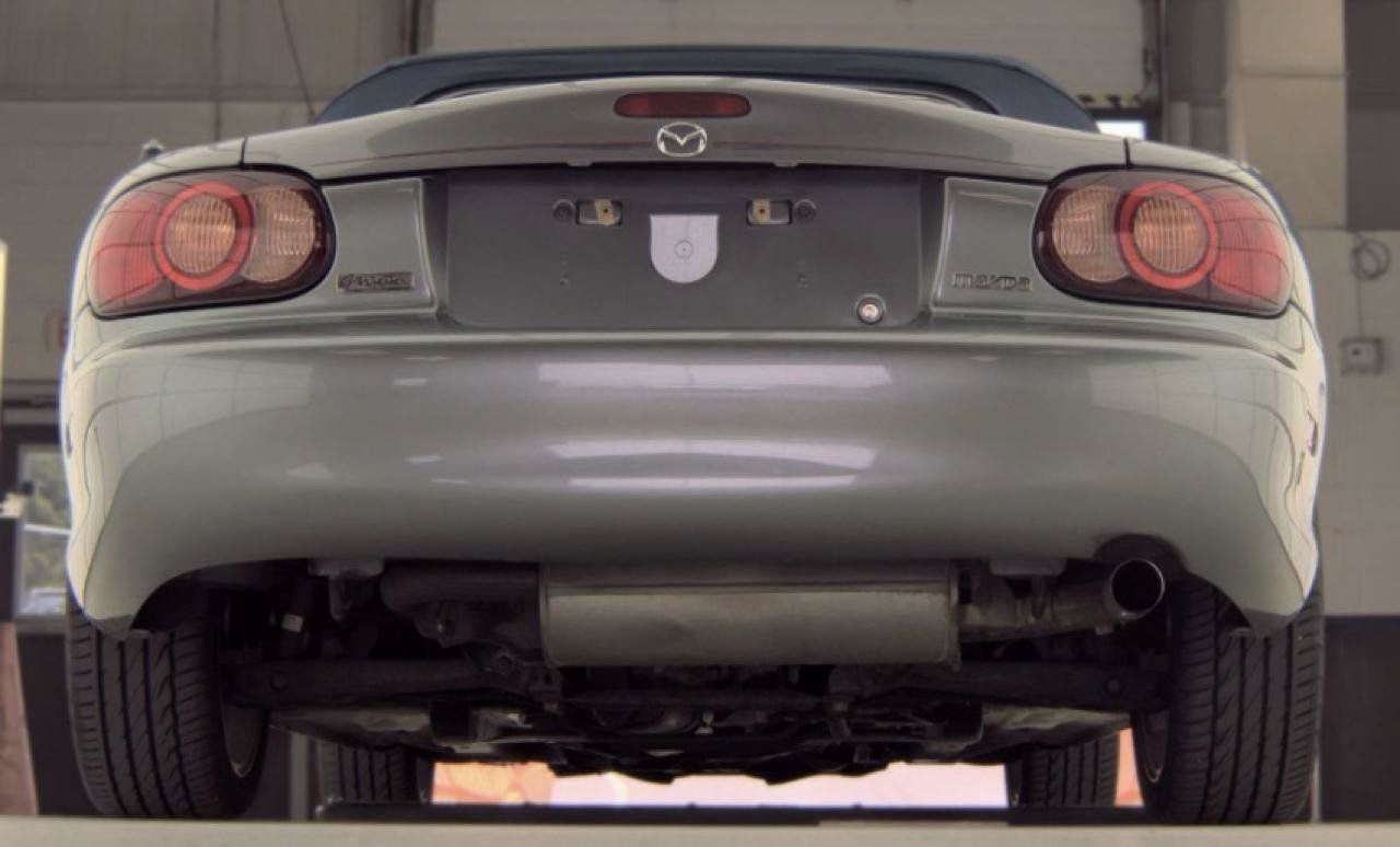 Used 2003 MAZDA MX-5 Miata RWD image 18