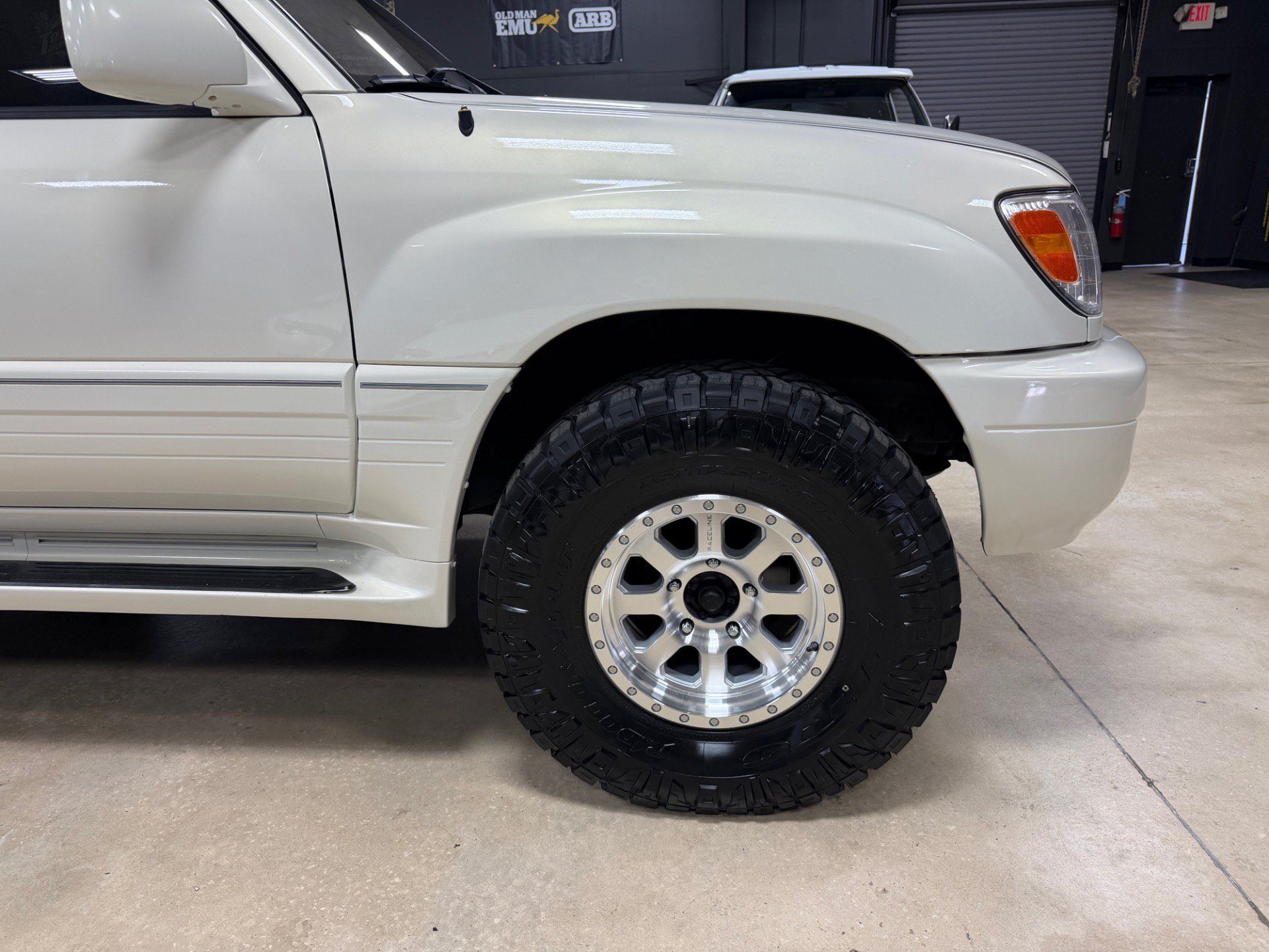 Used 2002 Lexus LX 470 4WD image 18