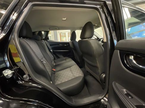 Used 2018 Nissan Rogue Sport SV w/ SV Technology Package image 21