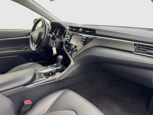 Used 2018 Toyota Camry SE image 39