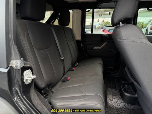 Used 2018 Jeep Wrangler Unlimited Sport AWD/4WD image 32