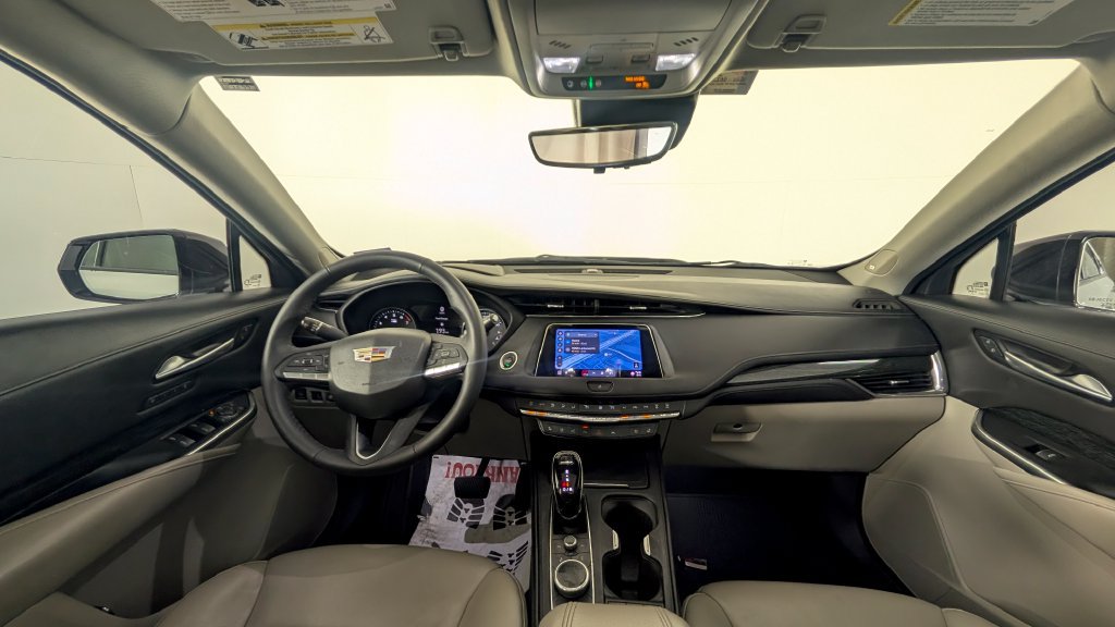 Used 2023 Cadillac XT4 Premium Luxury w/ Technology Package FWD image 9