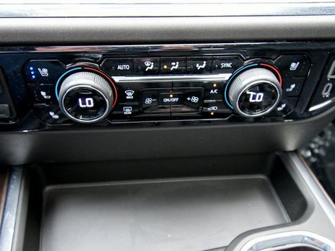 Used 2023 Chevrolet Silverado 1500 High Country w/ High Country Premium Package AWD/4WD image 29