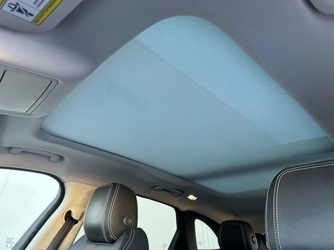 Used 2017 Jaguar F-PACE R-Sport image 14