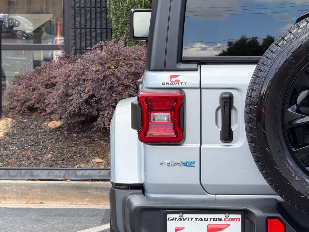 Used 2023 Jeep Wrangler Unlimited Sahara w/ Cold Weather Group AWD/4WD image 15