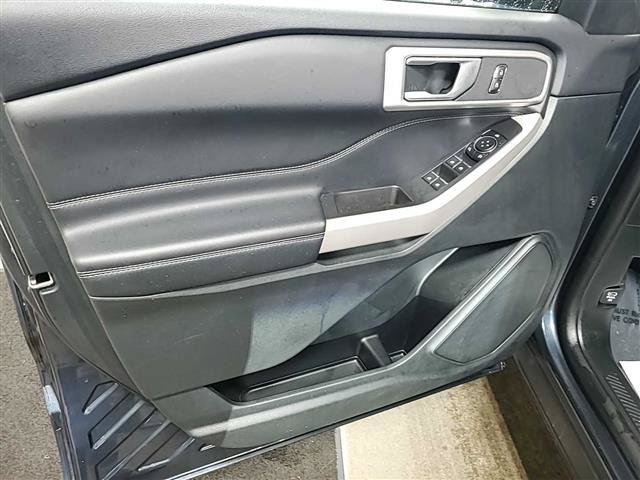 Used 2024 Ford Explorer XLT w/ Equipment Group 202A AWD/4WD image 7