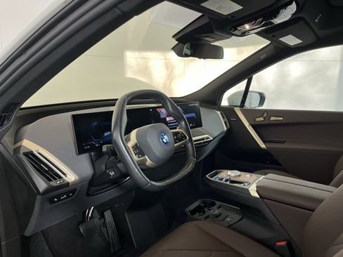 Used 2023 BMW iX xDrive50 w/ Premium Package image 9