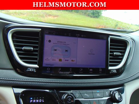 Used 2024 Chrysler Pacifica Touring-L image 25