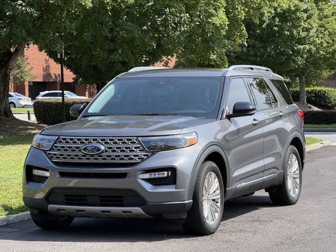 Used 2021 Ford Explorer Limited w/ Equipment Group 301A AWD/4WD image 2