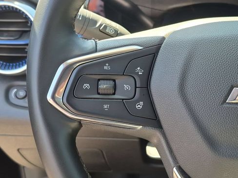 Used 2025 Chevrolet Trax LT w/ LT Convenience Package FWD image 21