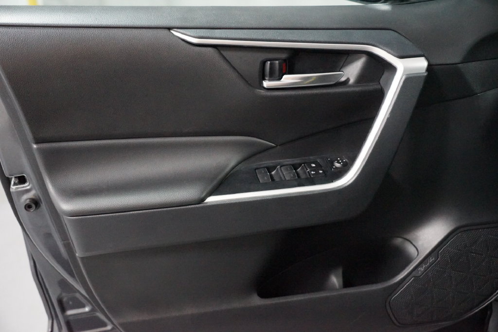 Certified 2025 Toyota RAV4 XLE FWD image 30