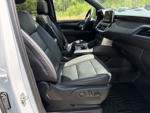 Used 2023 Chevrolet Suburban Z71 w/ Luxury Package AWD/4WD image 13